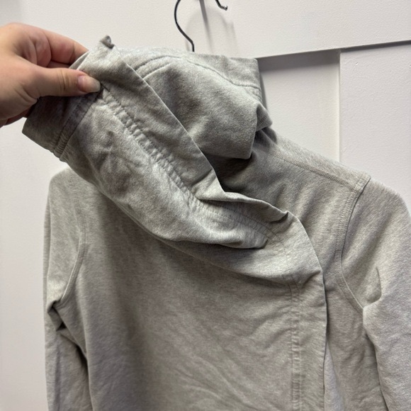 Lululemon grey savasana wrap size 8 - Picture 2 of 6